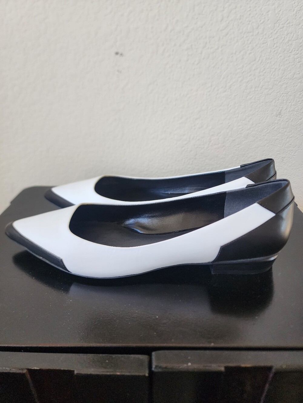 Kenneth Cole Black and White Pointed Toe Flats
